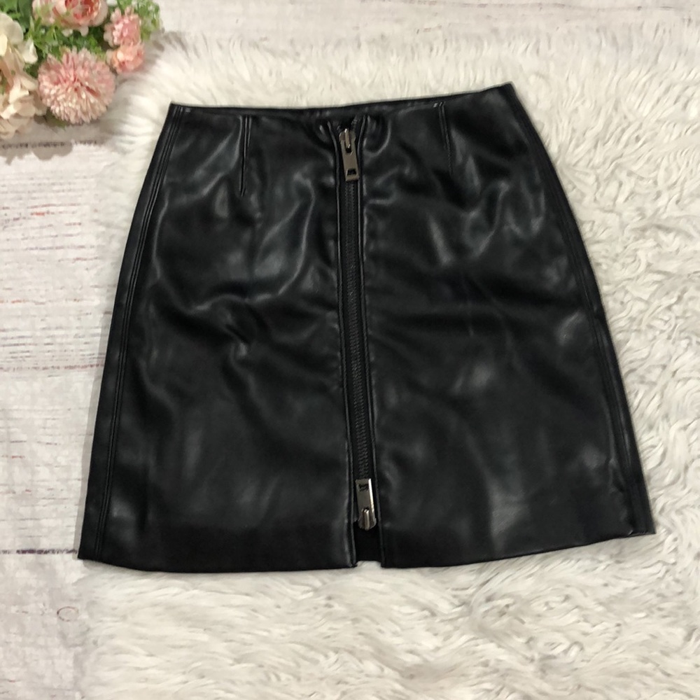 Aritzia Talula Faux Leather Black Zipper Front Mini Skirt